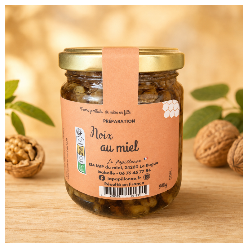 Pot de miel de châtaignier sur fond clair, étiquette rose saumon avec texte et bouchon métallique doré.
